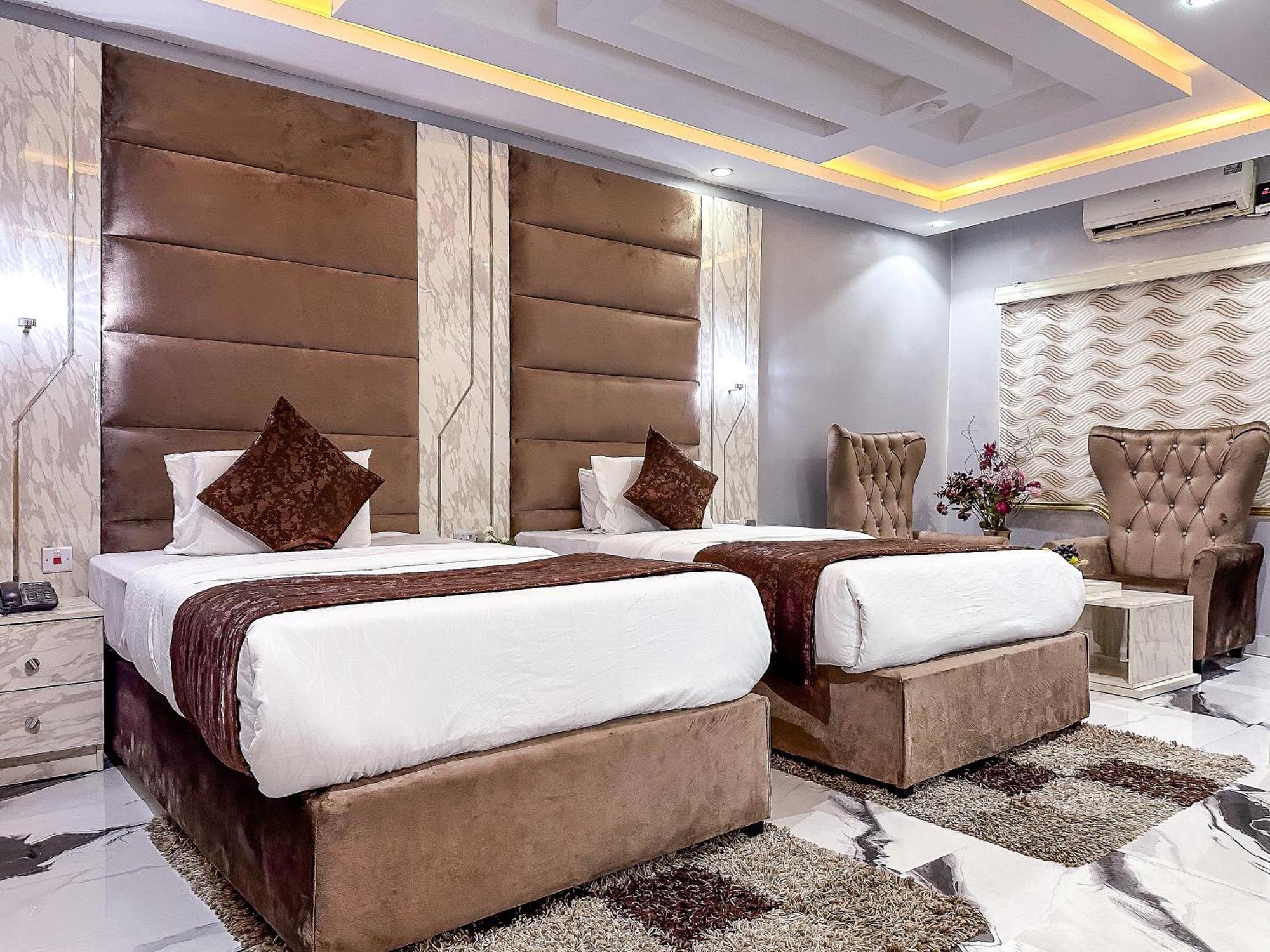 Parkview Astoria Hotel Lagos Exterior photo